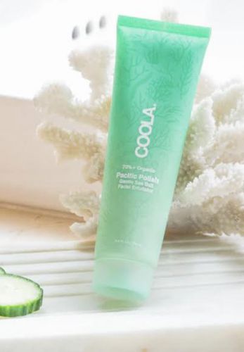 COOLA Pacific Polish Gentle Sea Salt Facial Exfoliator - Delikatny peeling do twarzy z solą morską